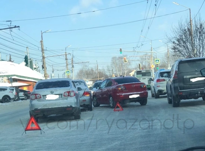 У Центрального автовокзала Рязани случилось массовое ДТП | ya62.ru