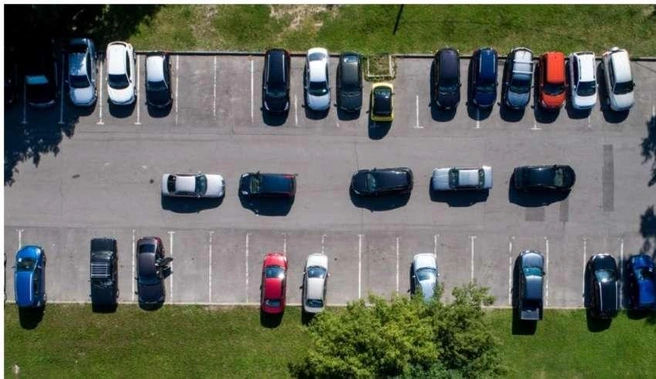 Придомовая территория находится в общей долевой собственности жильцов | Источник: nk-tv.com