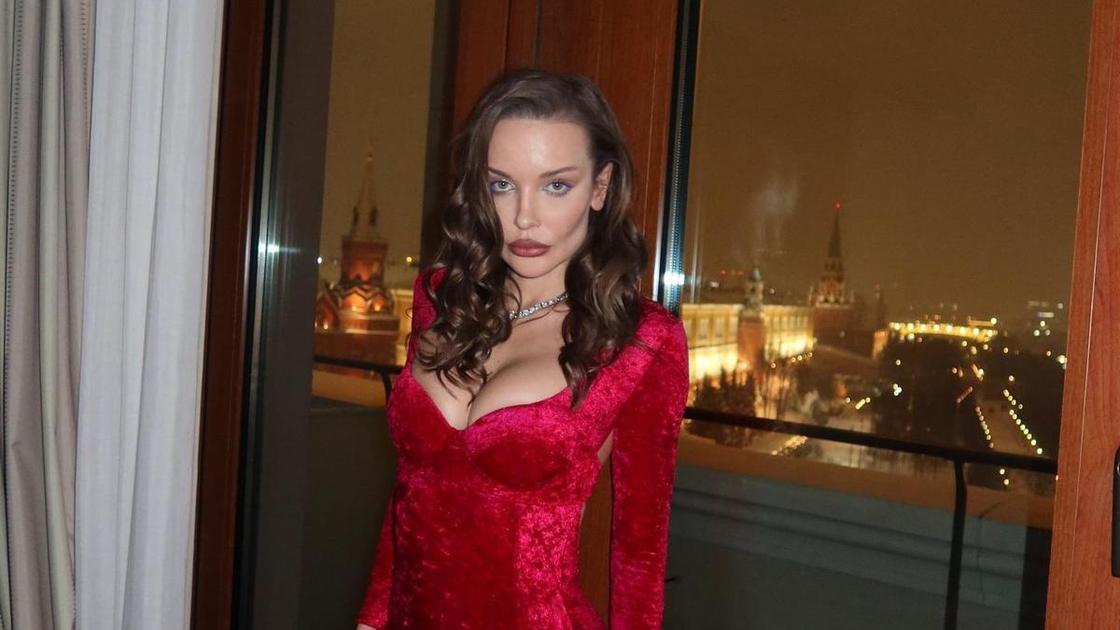 Экстремальное декольте и бриллианты: последняя любовница Березовского шокировала публику в день рождения