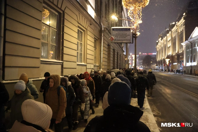 Люди толпятся в центре Москвы | Источник: Татьяна Спиридонова / MSK1.RU