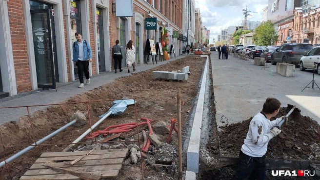 «Арт-квадрат» — одна из главных точек притяжения в Уфе, где гуляют горожане и туристы | Источник: Антон Селиверстов / UFA1.RU