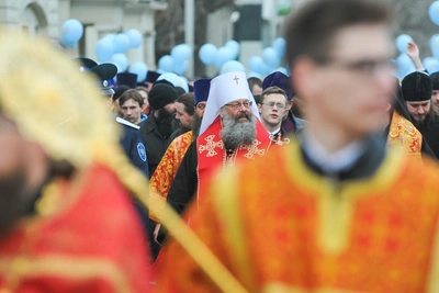 Пасхальная погода в Ставрополье: крестный ход под дождём