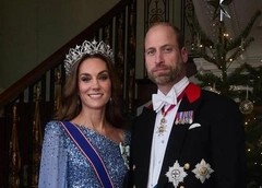 Мило улыбается и хохочет с маленькими поклонниками: победившая рак Кейт Миддлтон на Рождественской службе