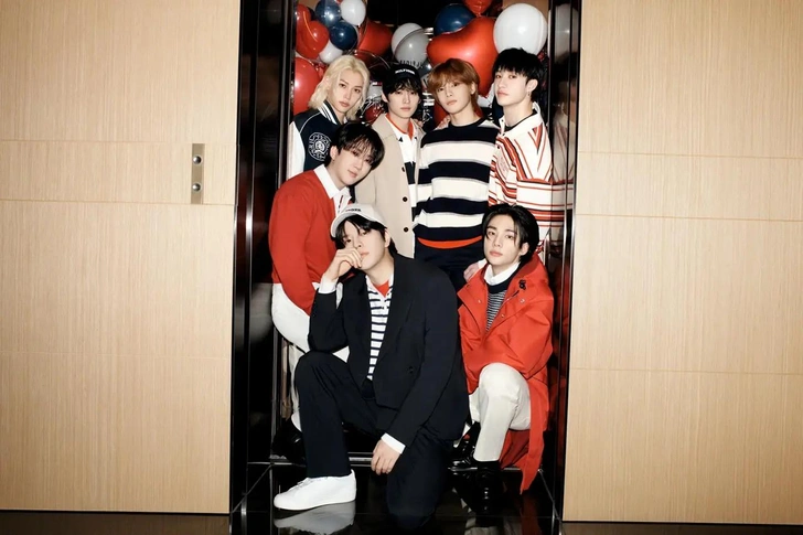 Айдолы Stray Kids демонстрируют стиль преппи у Tommy Hilfiger