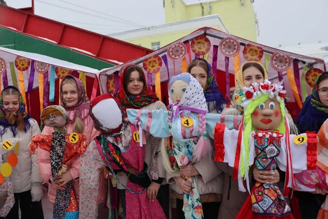 Масленичные гулянья у Дворца культуры в Кировске | Источник: murmansk.travel