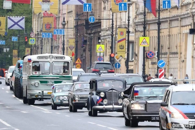 Куда пойти 22–24 мая: День рождения Бродского, парад ретротранспорта, фестивали мороженого, сирени и ремесел | Источник: «Фонтанка.ру»