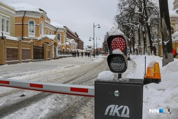 Шлагбаумы на улице установили в конце ноября | Источник: Наталья Бурухина / NN.RU