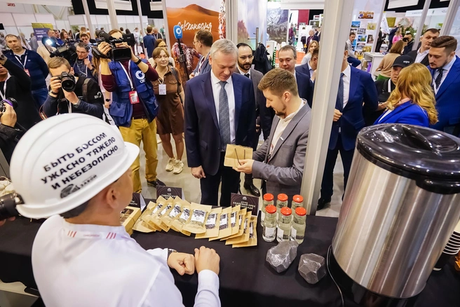 На пленарном заседаниие «От готовой еды до русской кухни. Что ждет торговлю, доставку, кафе и рестораны» ожидают выступления губернатора НСО | Источник: архив ООО&nbsp;«ЭкспоИвентс»