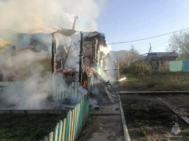 Площадь пожара составила 160 «квадратов» | Источник: пресс-служба МЧС по Алтайскому краю