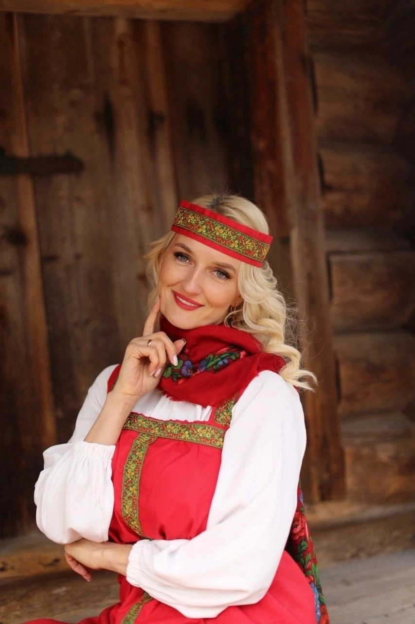 Анна в национальном костюме | Источник: Светлана Просвиякова