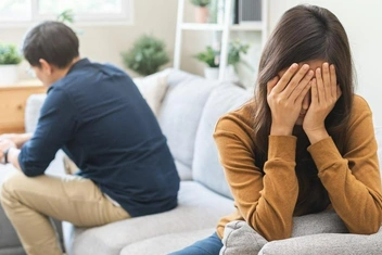 «Уговариваю парня не расставаться со мной, так как не хочу возвращаться к маме, хотя и с ним мне тяжело»