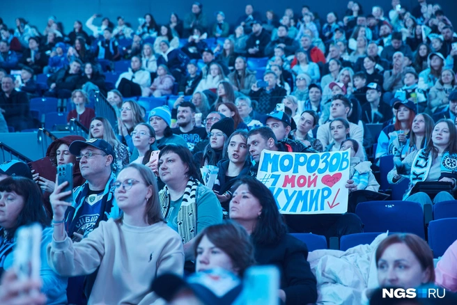 Во время праздника в «Сибирь-Арене» было много людей | Источник: Александр Ощепков/NGS.RU