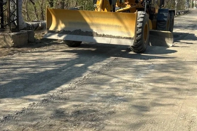 В Хабаровском районе обновляют дороги и тротуары
