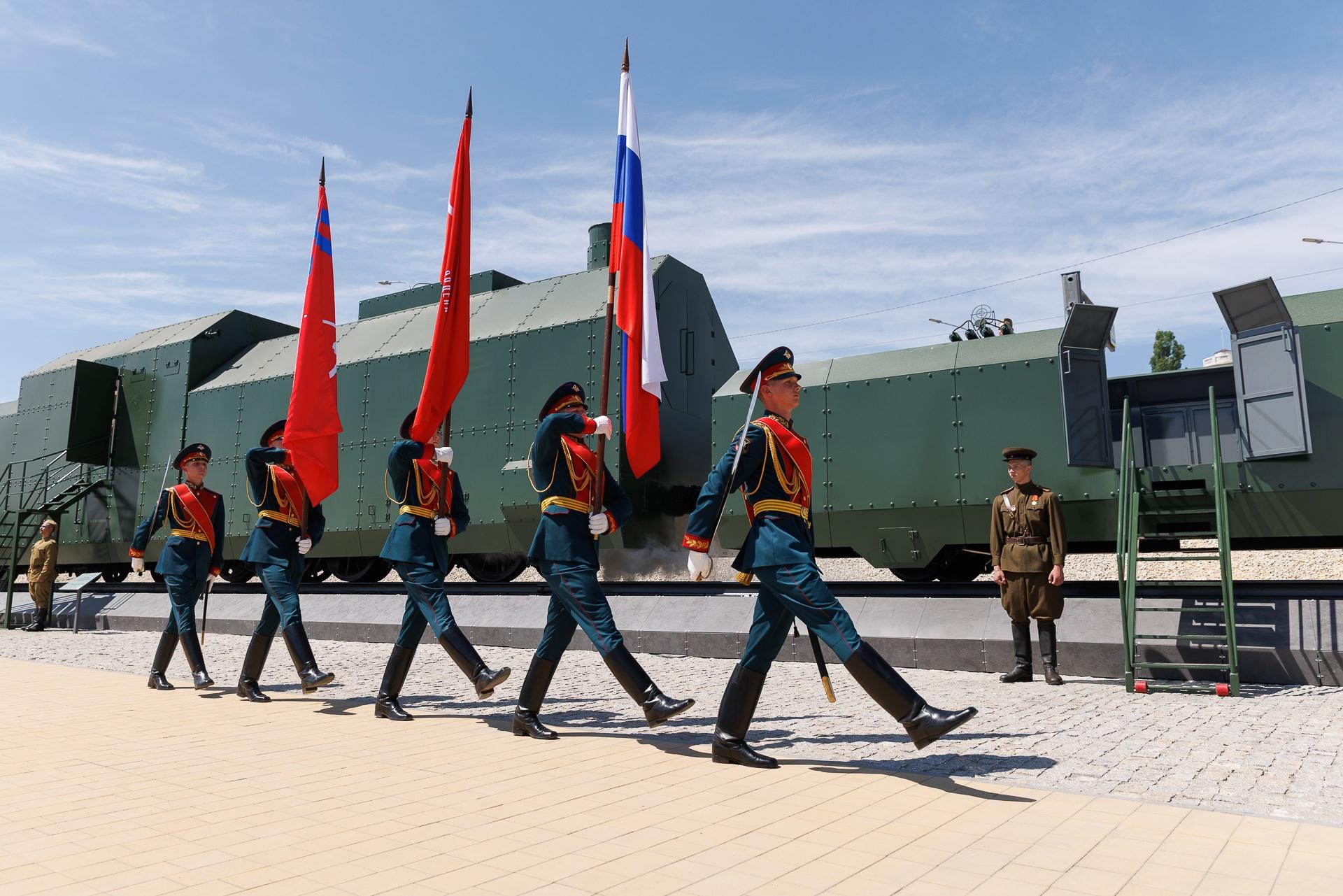 В Волгограде с опозданием на пять месяцев открыли макет бронепоезда войск НКВД