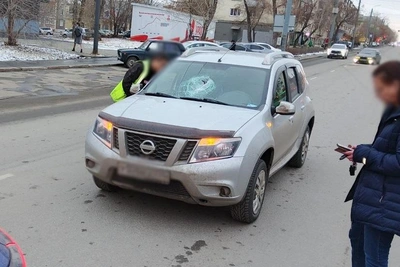 В Челябинске деталь троллейбуса пробила стекло кроссовера