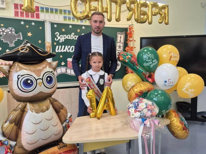 Депутат Шипулин отвел дочку в первый класс | Источник: anton_shipulin / Instagram.com*