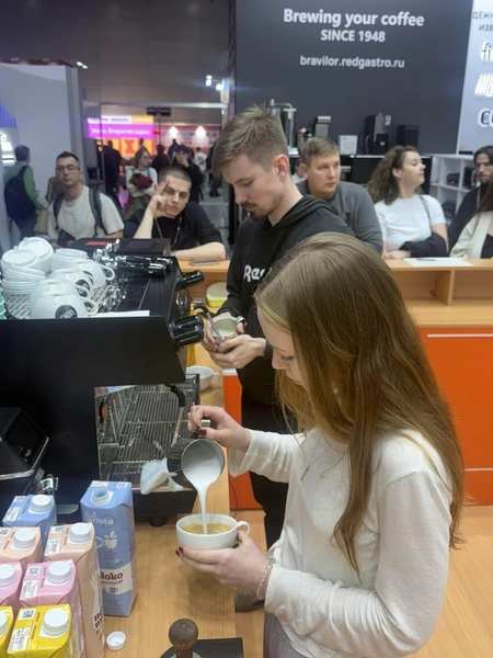 Создание вкусных коктейлей на основе премиальных соков и кофейных напитков с молочными альтернативами | Источник: «Сады Придонья»