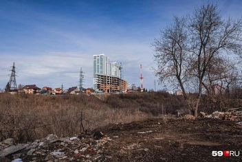 В 2022 году только начинали строить здание над логом | Источник: Тимофей Калмаков