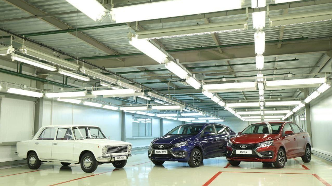 Наконец заискрило. На АВТОВАЗе стартовал выпуск новой дешевой Lada