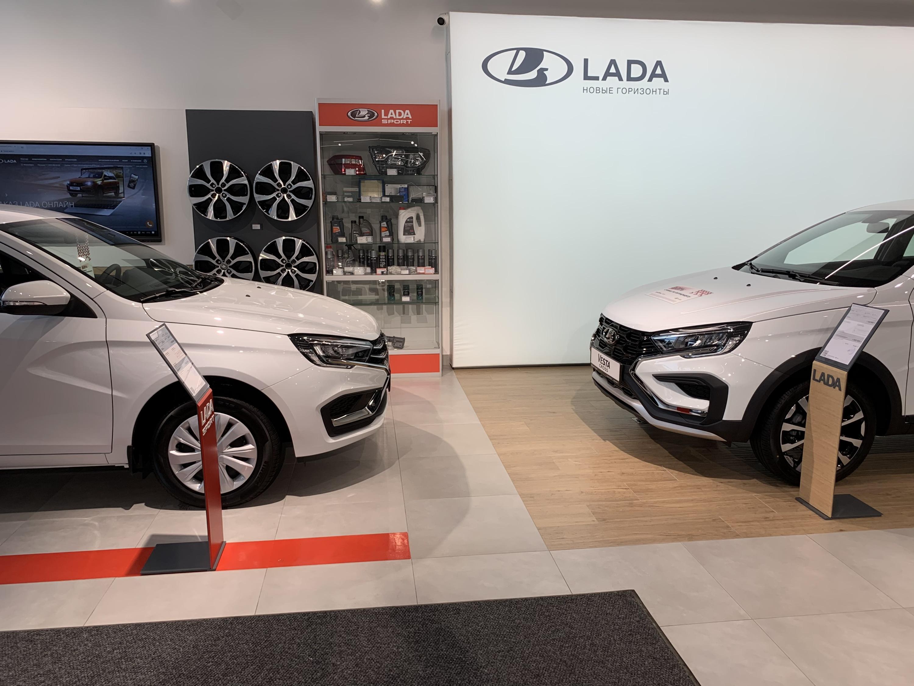 В автосалоны поступили Lada Vesta, какие комплектации Lada Vesta в  реальности стоят у дилеров - 18 сентября 2023 - 72.ру