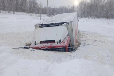 MAN провалился под лед на закрытом зимнике в Чаинском районе