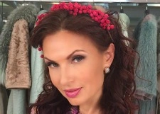 Эвелина Бледанс осваивает танцы на шесте вместе с сыном