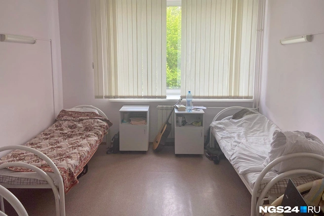 В таких палатах на 2 этаже живут врачи, а на третьем — пациенты с коронавирусом | Источник: Екатерина Хиновкер специально для NGS24.RU