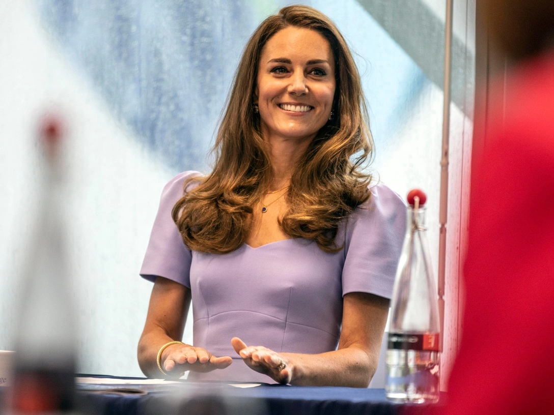 Герцогиня Кембриджская в Лондонской школе экономики на открытии Центра раннего детства Королевского фонда, 18 июня 2021 | marieclaire.ru