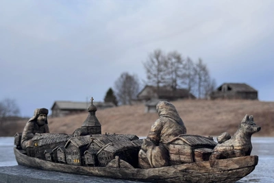 Алёна Валькова создала скульптуру «Половодье» из дерева