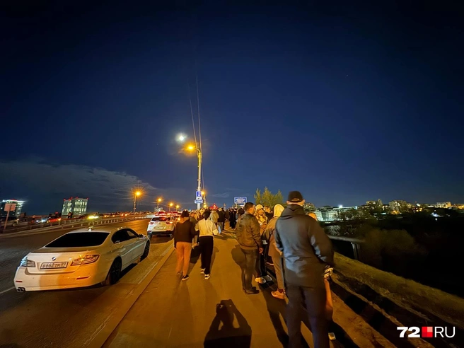 Такая обстановка на Профсоюзном мосту | Источник: Читатель 72.RU