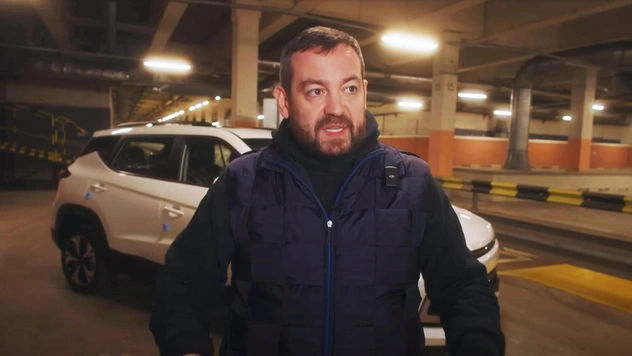 Автомобиль «Москвич-3» на 1000 сил блогера Эрика Давидыча сгорел на МКАД