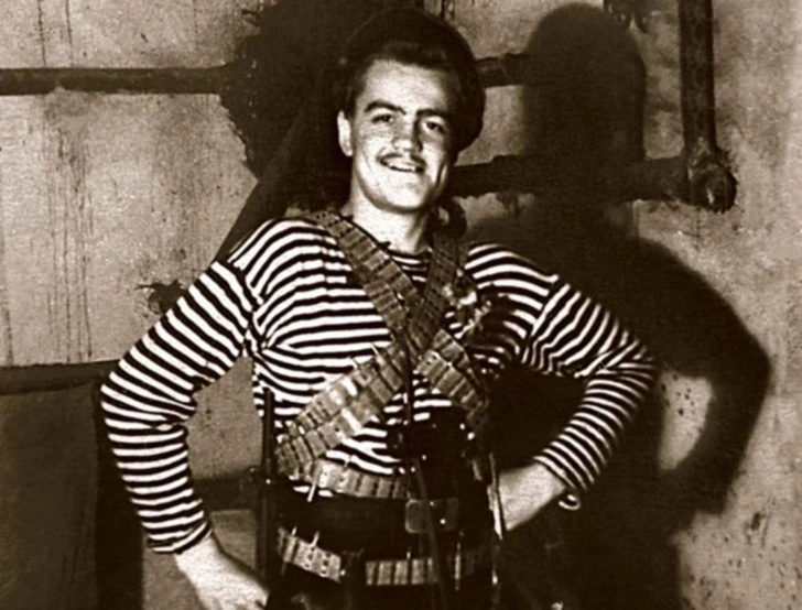 Узнав об измене жены, Кулагин хотел дать ей пощечину, но его пальцы лишь скользнули по лицу Милы