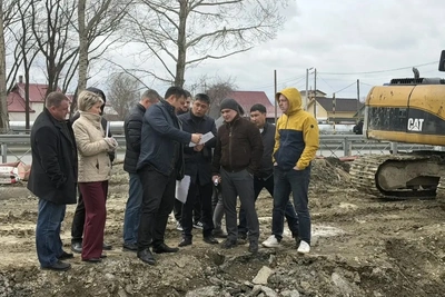 Эдуард Ри проинспектировал капремонт проспекта Мира