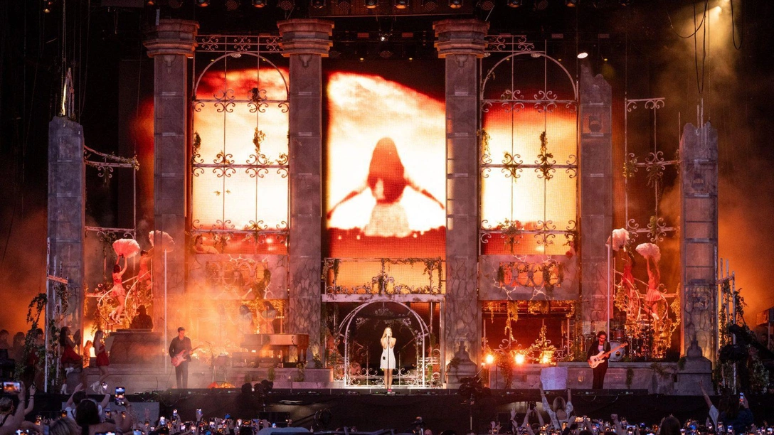 Stufish Entertainment Architects украсили сцену для Ланы Дель Рей | Источник: Stufish