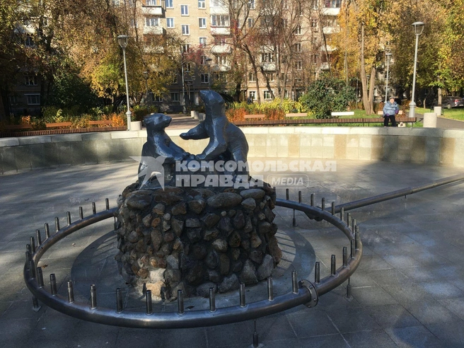 Этот фонтан во дворе домов 21-25 на Бориса Галушкина установили в 1957 году | Источник: Павел Клоков / «Комсомольская Правда»