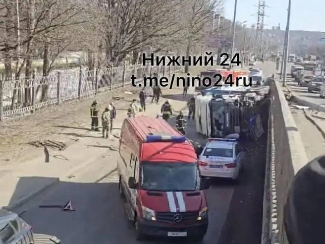 На месте аварии работают экстренные службы. | Источник: Нижний 24 / t.me