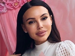 «Я не знаю, что ждет меня впереди»: Оксана Самойлова поздравила себя с 32-летием и отпустила прошлое