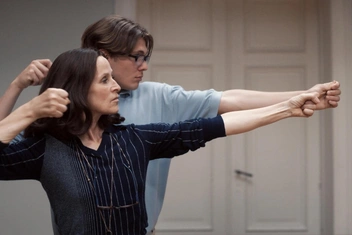 «Позволила себе отношения с мужчиной на 20 лет младше и ни о чем не жалею»: психолог комментирует историю читательницы