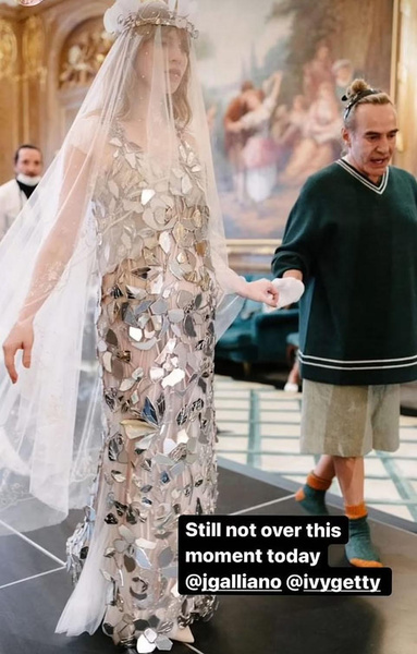 Айви Гетти на свадьбе в том самом платье