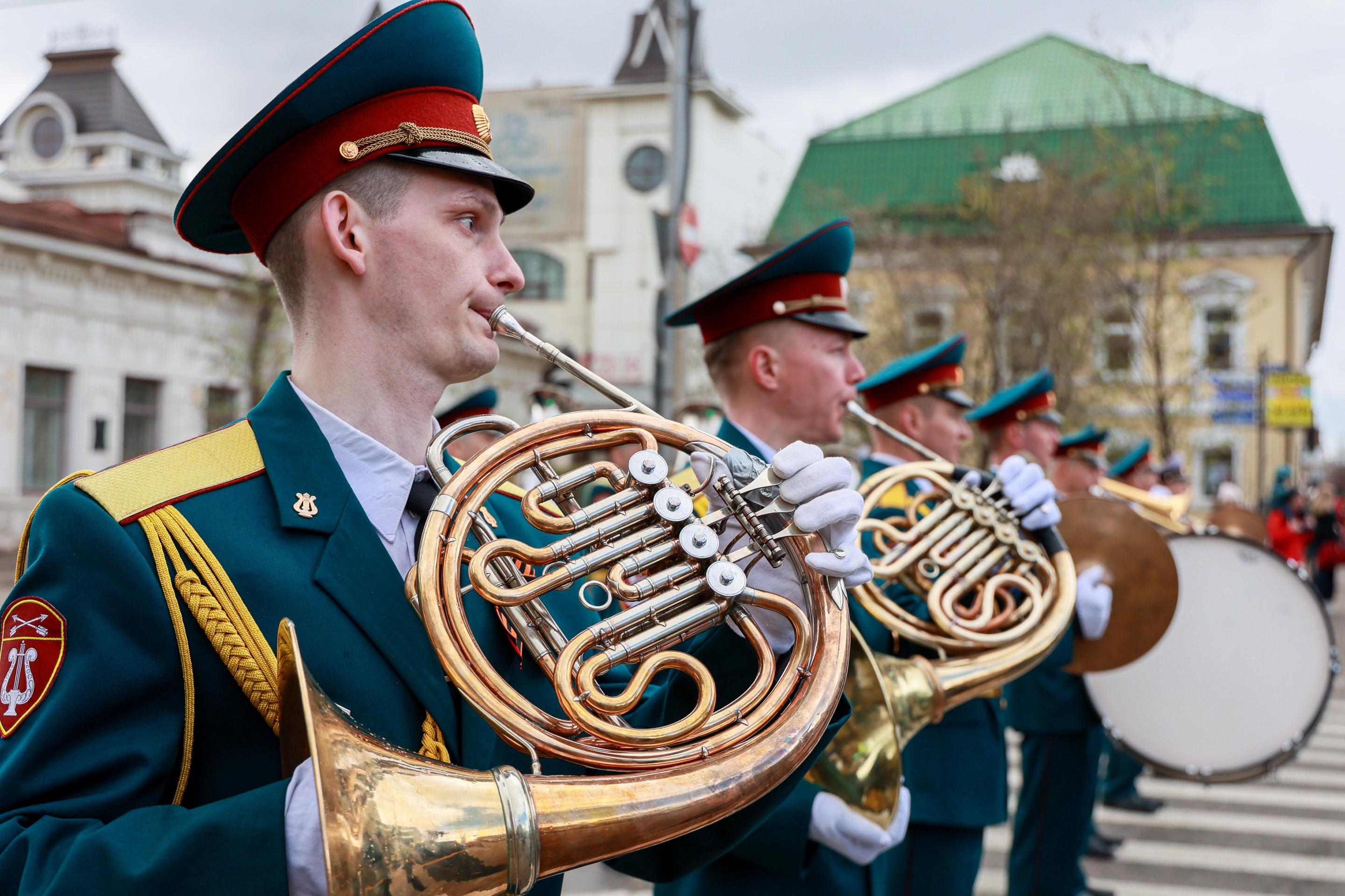 Куда сходить 23 февраля в новосибирске. 23 Февраля парад. 23 Февраля парад фото. Парад 9 мая Красноярск. Красноярск 23 февраля.