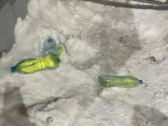 Бутылки с бензином стали вещественными доказательствами. | Источник: оперативная съемка