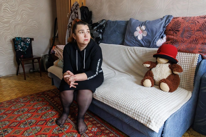 Ольга заявляет, что с погибшей ее дочери общались очень плохо | Источник: Алексей Волхонский / V1.RU