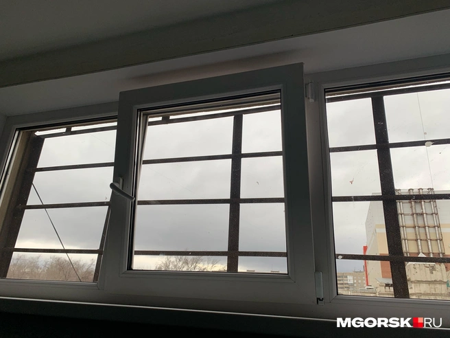 Из всего подъезда окно открыто только на третьем этаже | Источник: Анна Лялькова / MGORSK.RU