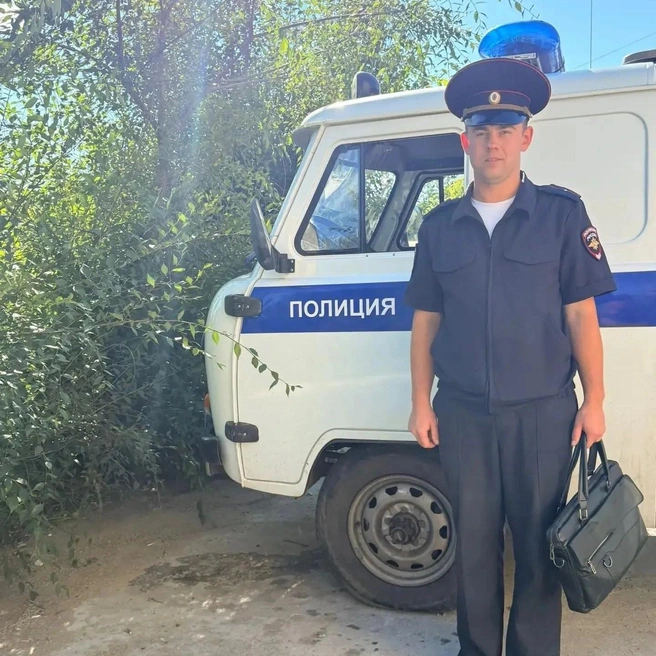 Бригада медиков увезла ребенка в больницу | Источник: Полиция Забайкалья / МАХ