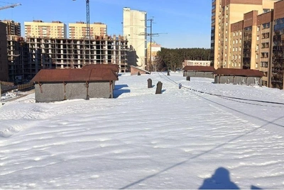 Крыша пятиэтажки в Академгородке протекает, собрано 20 литров воды
