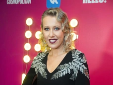 «В новую квартиру поедут эти вазы с голыми бабами»: вторая часть распаковки роскошных подарков с 44-летия Собчак