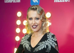 «В новую квартиру поедут эти вазы с голыми бабами»: вторая часть распаковки роскошных подарков с 44-летия Собчак