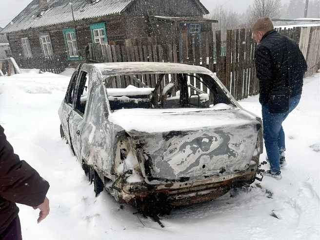 Свидетели утверждают, что машина загорелась сзади  | Источник: «ЗОРИ ПЛЮС: Новости Добрянки» / Vk.com; предоставлено Светланой Трутневой 