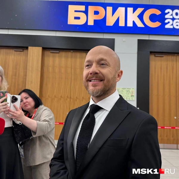 Актер Евгений Стычкин перед началом конкурса «Мисс БРИКС» в Казани | Источник: Анастасия Харитонова / MSK1.RU