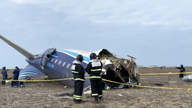 Видео крушения самолета в Казахстане — страшные кадры